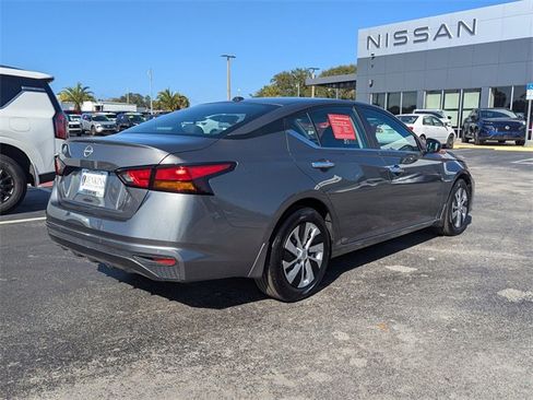 Certified 2025 Nissan Altima 2.5 S image 3