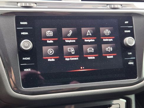 Used 2024 Volkswagen Tiguan SE R-Line image 7