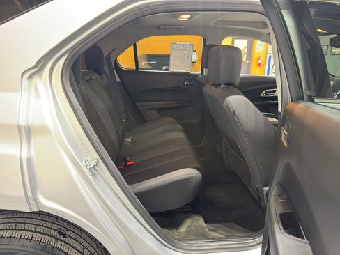 Used 2017 Chevrolet Equinox LT w/ Convenience Package image 18