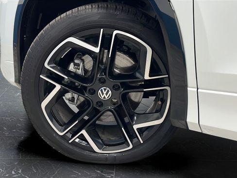 Used 2026 Volkswagen Tiguan SEL R-Line AWD/4WD image 39