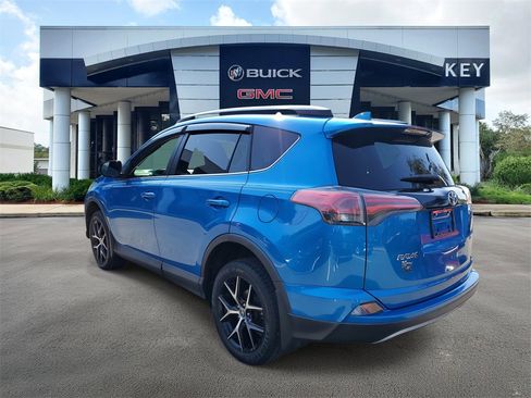 Used 2017 Toyota RAV4 SE image 3