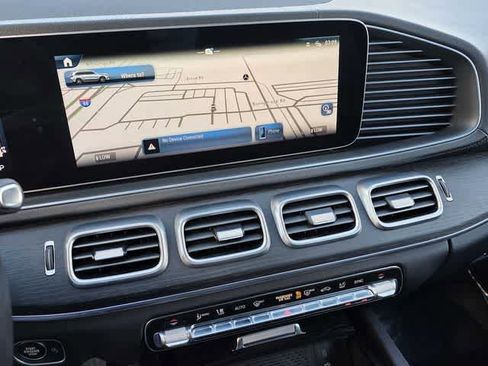 Used 2025 Mercedes-Benz GLS 450 4MATIC image 9