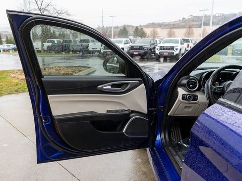 Used 2021 Alfa Romeo Giulia Ti Sport image 16