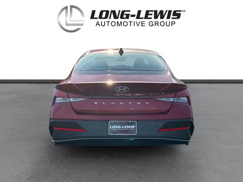 Used 2025 Hyundai Elantra SE image 5