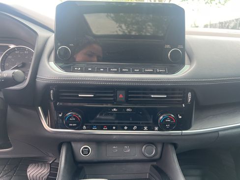 Used 2021 Nissan Rogue SL w/ Premium Package image 18