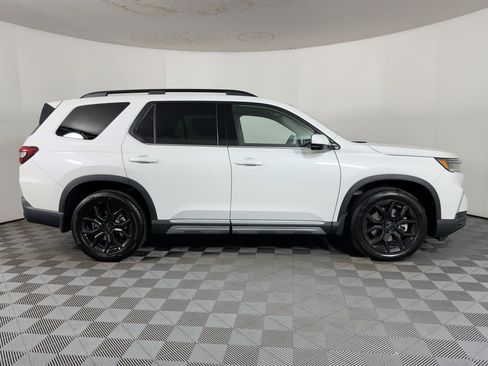 New 2025 Honda Pilot Touring image 7