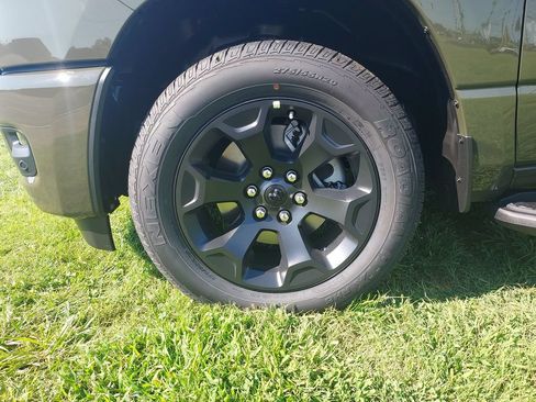 New 2026 RAM 1500 Express AWD/4WD image 10
