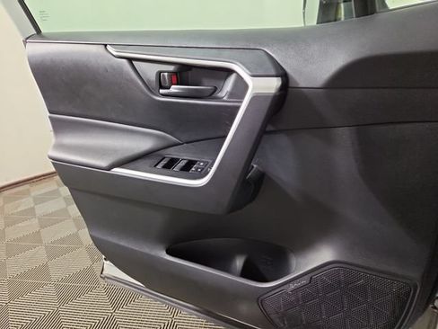 Used 2019 Toyota RAV4 LE w/ Carpet Mat Package FWD image 28