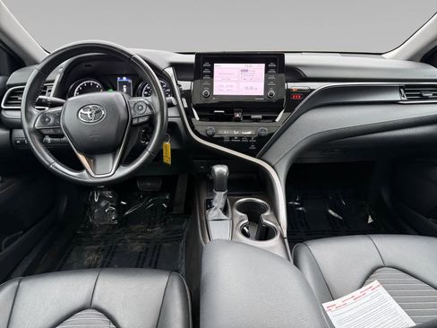 Used 2021 Toyota Camry SE image 11