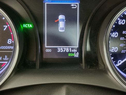 Used 2020 Toyota Camry SE w/ Convenience Package FWD image 19