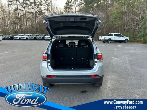 Used 2024 Jeep Compass Limited image 8