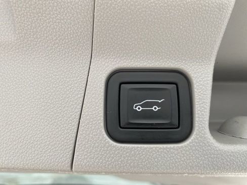 Used 2023 GMC Acadia SLT w/ Trailering Package image 29