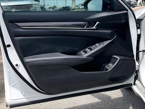 Used 2021 Honda Accord Sport image 17