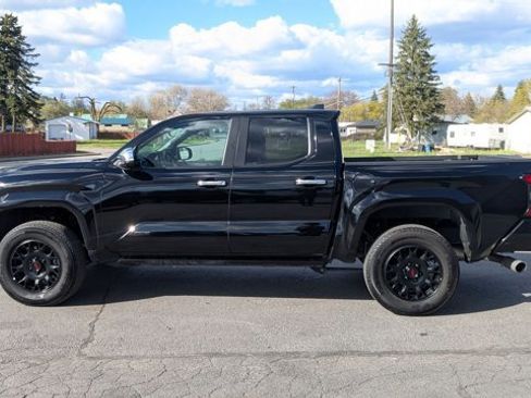 Used 2024 Toyota Tacoma Limited w/ Limited Package (LT) image 9