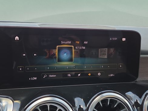 Used 2023 Mercedes-Benz GLB 250 image 28
