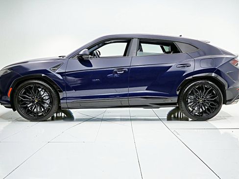 Used 2025 Lamborghini Urus SE AWD/4WD image 3
