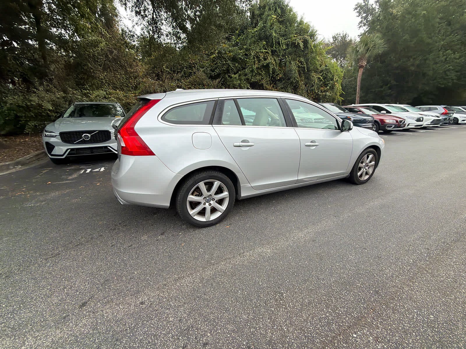 Used 2016 Volvo V60 T5 Platinum FWD image 16