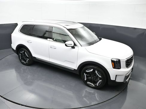 Used 2025 Kia Telluride S FWD image 43