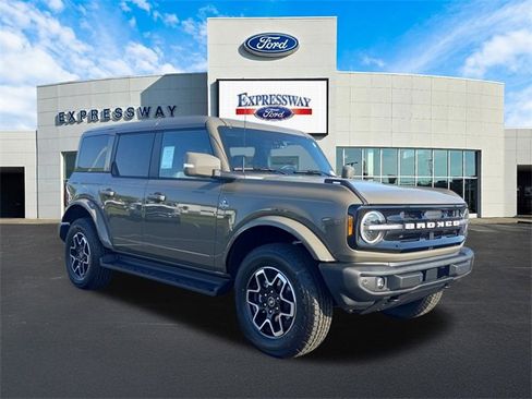 New 2025 Ford Bronco Outer Banks image 4