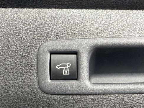 Certified 2025 Toyota Sienna Platinum image 40