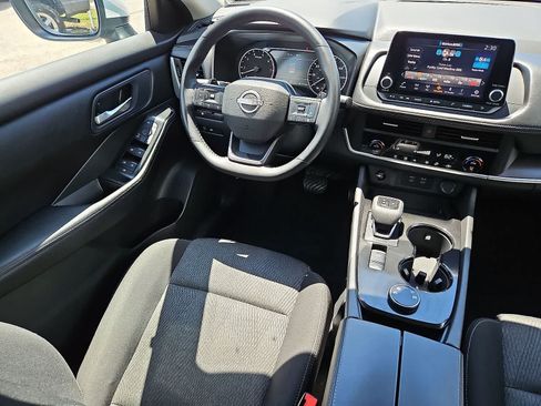 Used 2025 Nissan Rogue SV AWD/4WD image 10