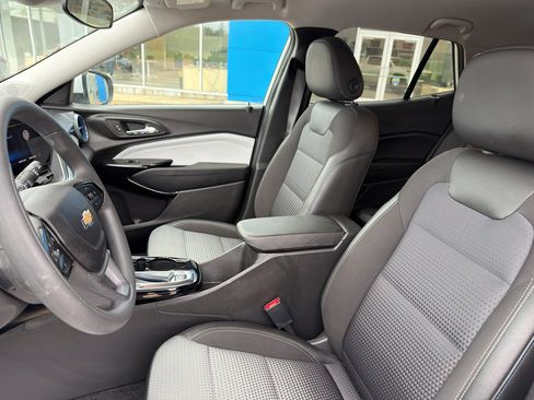 Used 2025 Chevrolet Trax LT FWD image 32