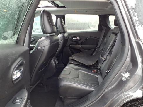 Used 2019 Jeep Cherokee Limited image 11