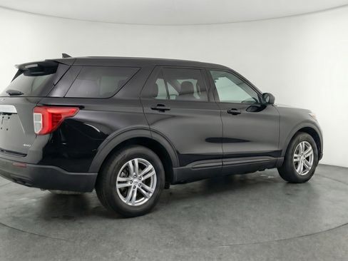 Used 2024 Ford Explorer XLT w/ Equipment Group 202A RWD image 9
