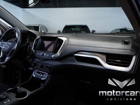Used 2023 GMC Terrain SLE w/ Driver Convenience Package image 28