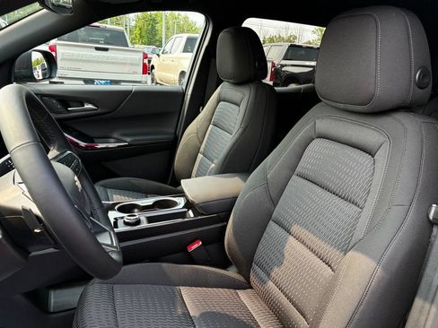 New 2027 Chevrolet Equinox LT AWD/4WD image 3