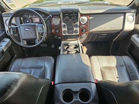 Used 2015 Ford F250 Lariat w/ Lariat Interior Package AWD/4WD image 13