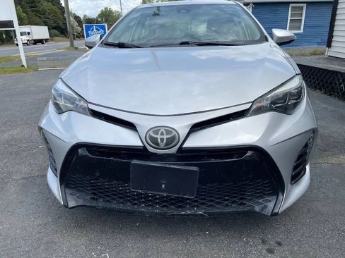 Used 2017 Toyota Corolla SE w/ Carpet Mat Package (TMS) FWD image 2