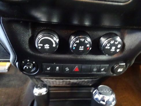 Used 2015 Jeep Wrangler Unlimited Rubicon w/ Dual Top Group image 10