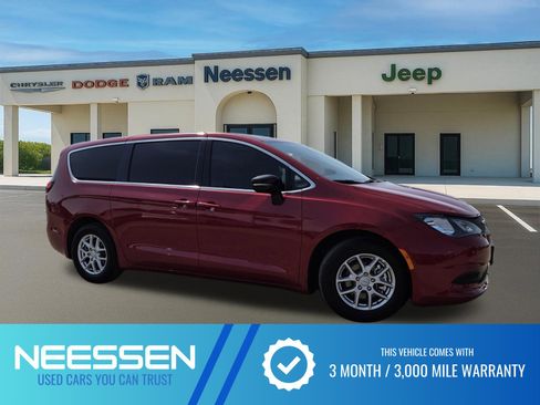 Used 2026 Chrysler Voyager LX FWD image 1