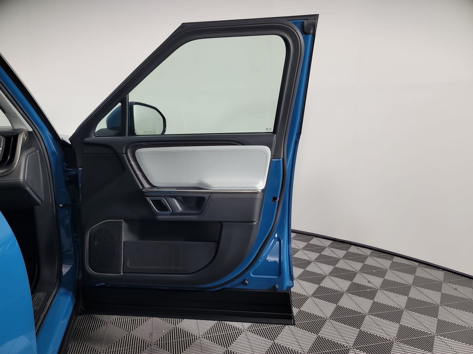 Used 2023 Rivian R1T Adventure Quad AWD/4WD image 18