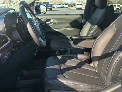 New 2026 Chrysler Voyager LX image 20