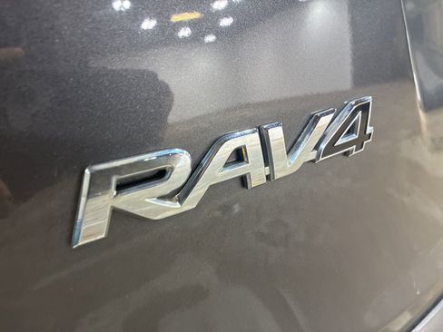 Used 2018 Toyota RAV4 XLE image 5