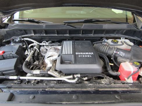 Used 2020 Chevrolet Silverado 1500 LTZ w/ LTZ Plus Package AWD/4WD image 37