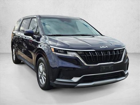 Used 2024 Kia Carnival LX image 3