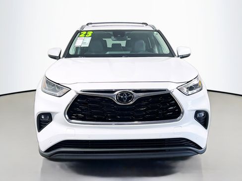 Used 2023 Toyota Highlander Limited FWD image 11