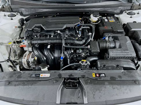 Certified 2024 Hyundai Elantra SE image 28