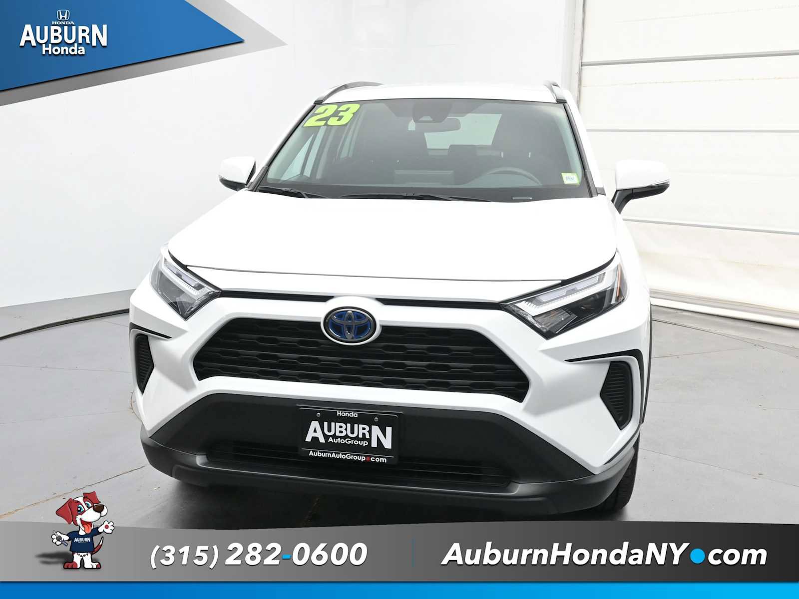 Used 2023 Toyota RAV4 LE AWD/4WD image 3