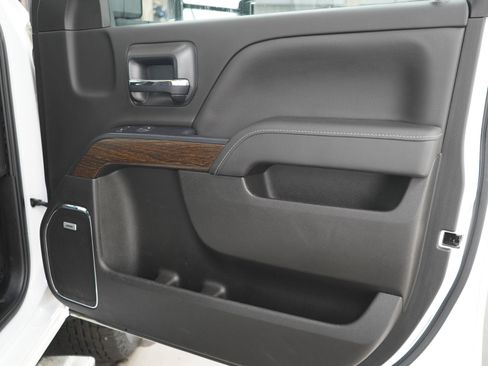 Used 2019 GMC Sierra 2500 Denali AWD/4WD image 9