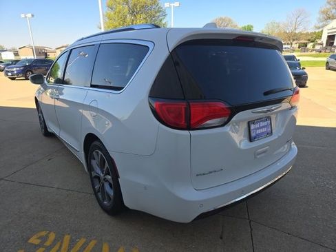 Used 2018 Chrysler Pacifica Limited w/ Tire & Wheel Group image 5