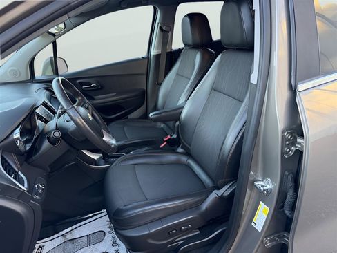 Used 2020 Chevrolet Trax LT w/ Driver Confidence Package AWD/4WD image 12