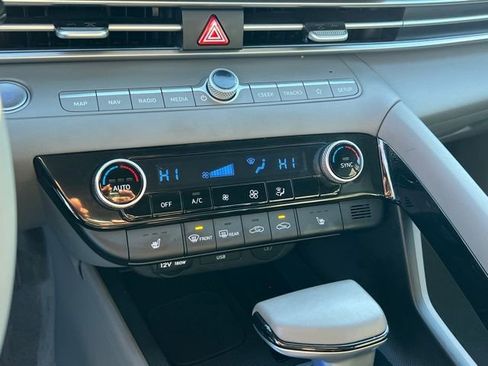 Certified 2025 Hyundai Elantra SEL image 23