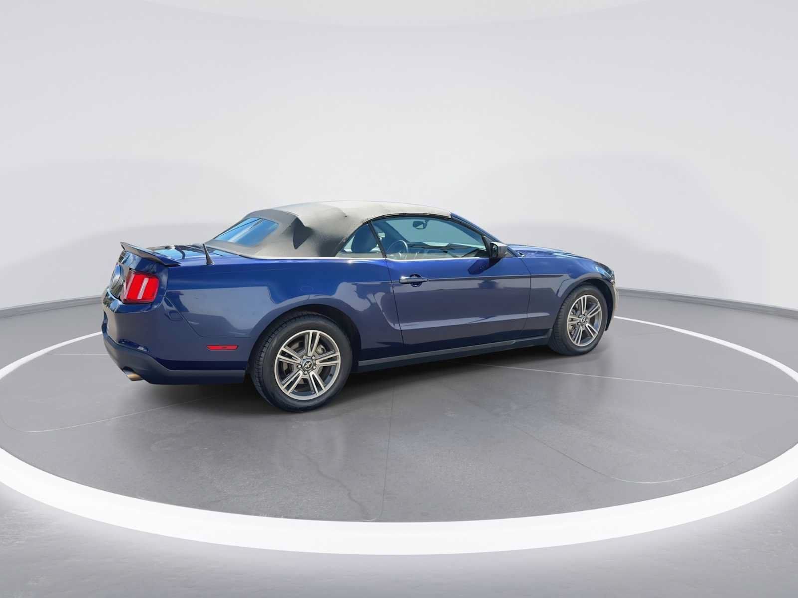 Used 2010 Ford Mustang Convertible RWD image 8