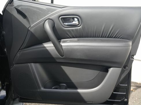 Used 2021 Nissan Armada SV w/ SV Appearance Package image 27