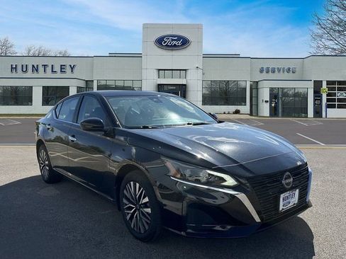 Used 2024 Nissan Altima 2.5 SV w/ SV Premium Package image 4