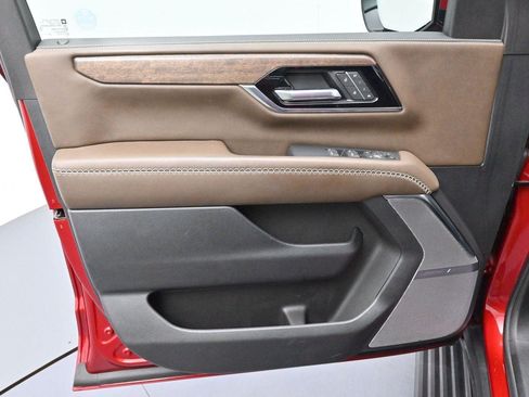 Used 2025 GMC Yukon Denali Ultimate AWD/4WD image 13